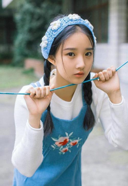 “科技革新：自动驾驶助力未来赛车”，自动驾驶塑未来