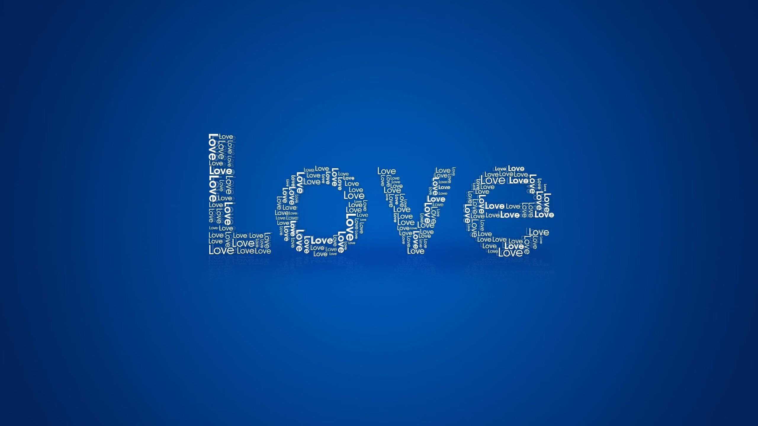 “羽毛球：简阳文体中心赛场上演绝妙击球与战术博弈”